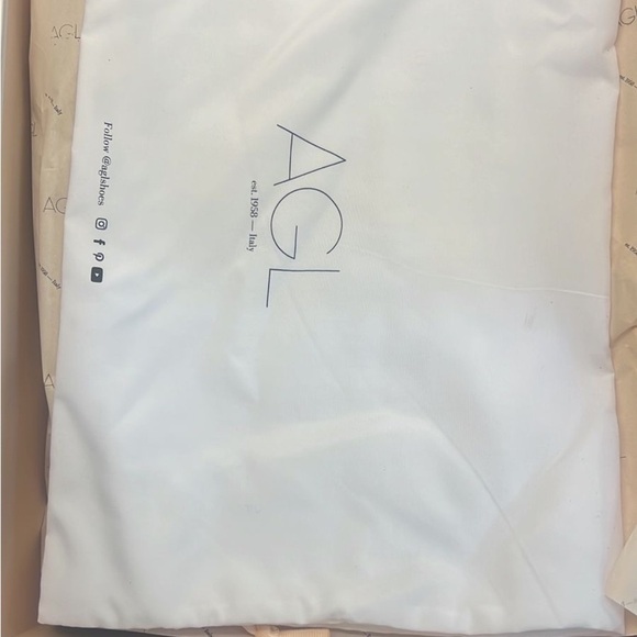 Cowboy style Agl Black Heeled Boots with Sleek Design - Picture 4 of 13